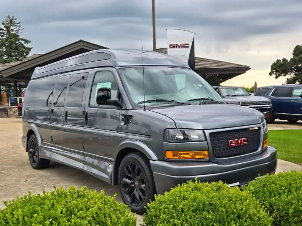 2026 GMC Savana 2500 Ext WB's photo