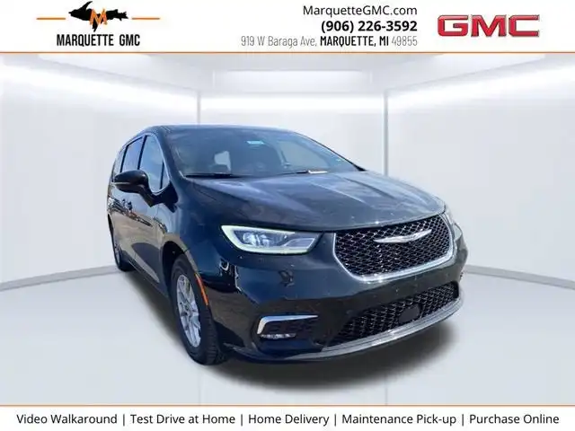 2025 Chrysler Pacifica Select's photo