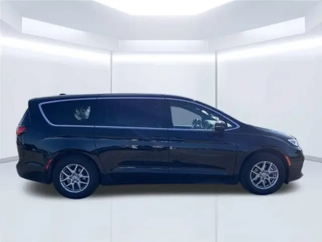 2025 Chrysler Pacifica Select photo 5