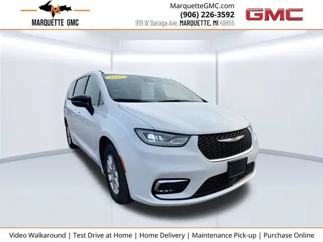 2025 Chrysler Pacifica Select's photo