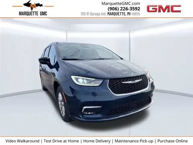 2025 Chrysler Pacifica Select's photo