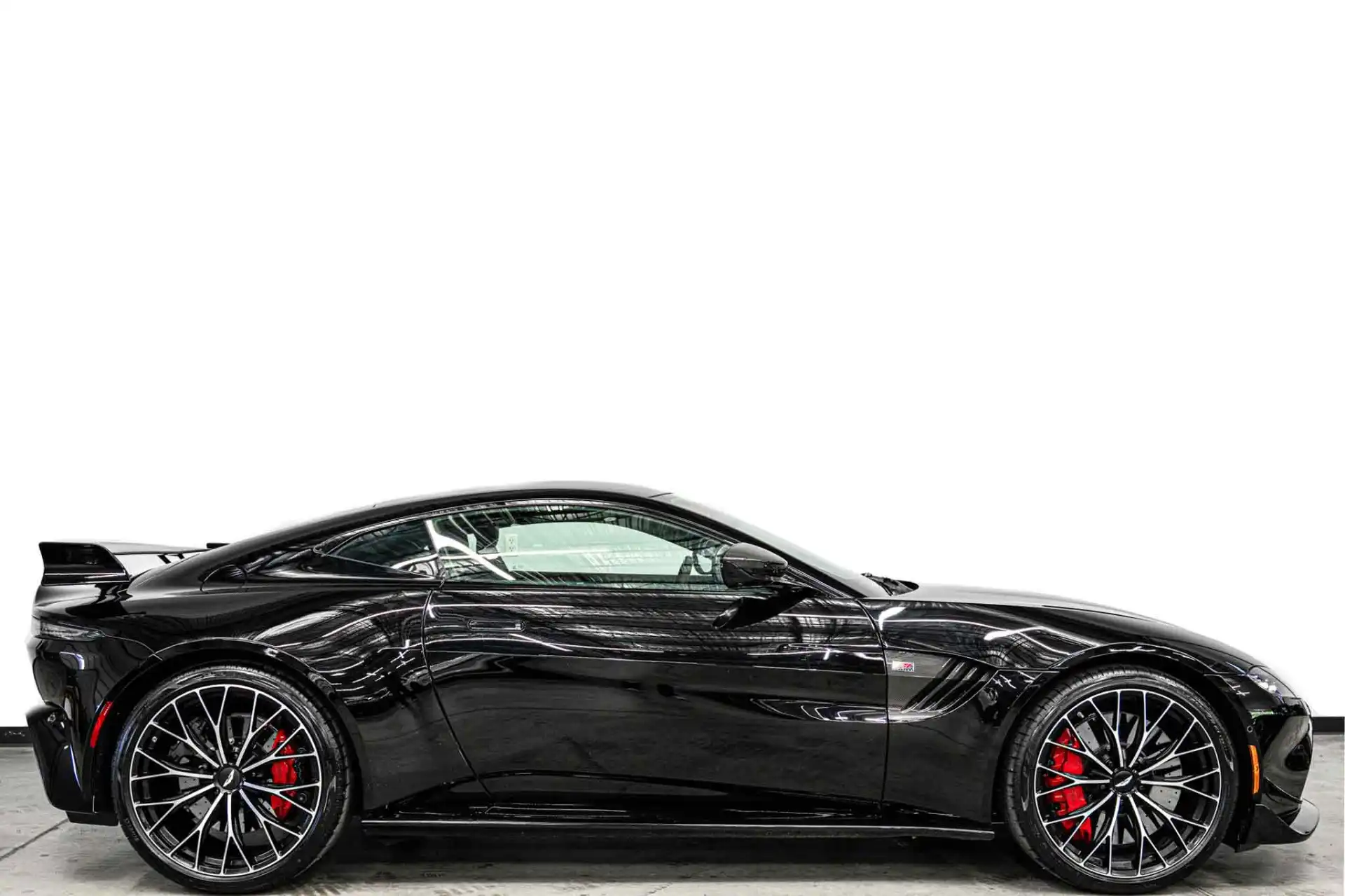 2023 Aston Martin Vantage F1's photo