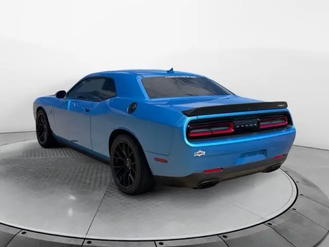 2016 Dodge Challenger SRT Hellcat photo 5