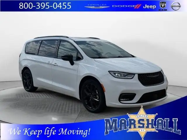2025 Chrysler Pacifica Limited's photo