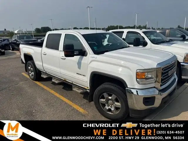2015 GMC Sierra 4WD Crew Cab Standard Box SLE's photo