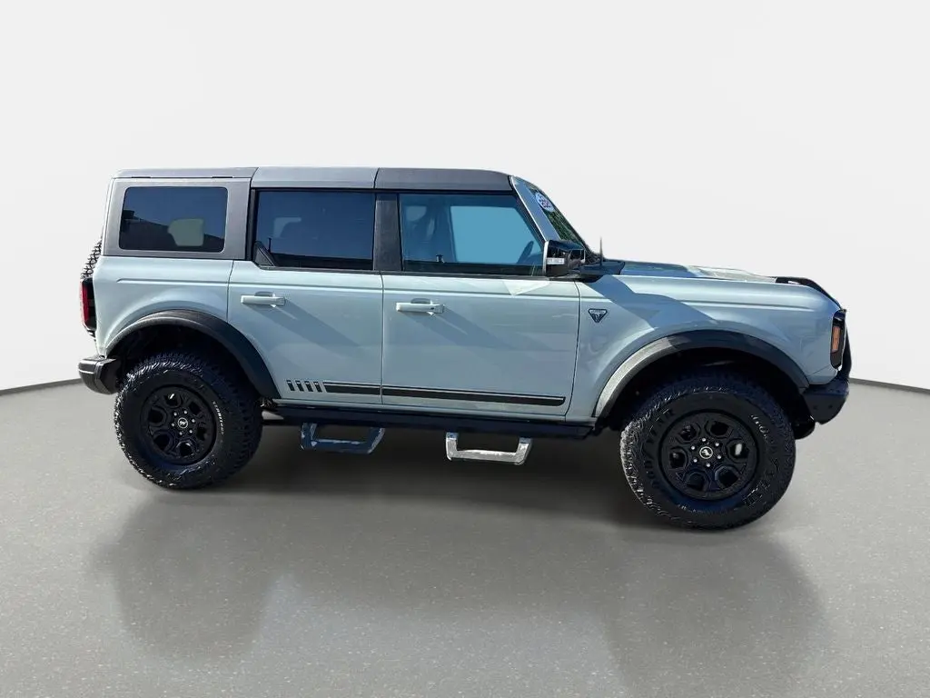 2021 Ford Bronco First Edition 4WD Advanced photo 3