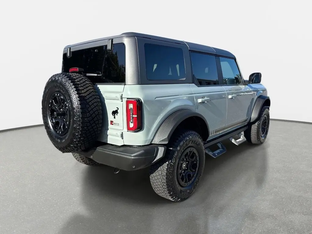 2021 Ford Bronco First Edition 4WD Advanced photo 4