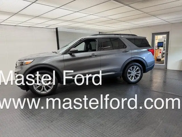 2023 Ford Explorer XLT 4WD photo 1