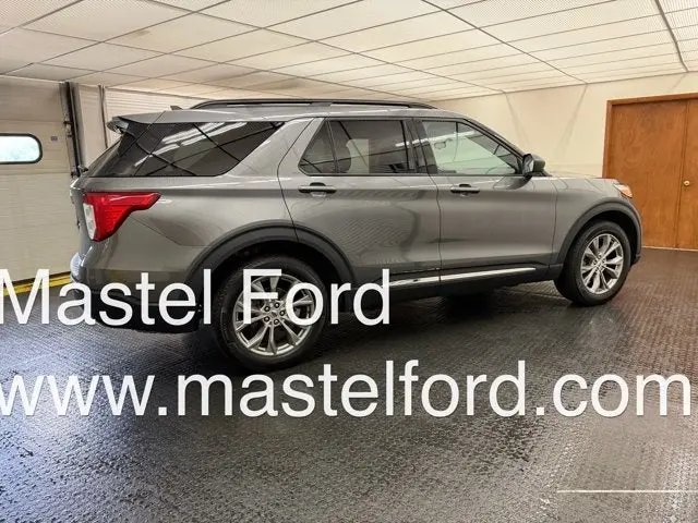 2023 Ford Explorer XLT 4WD photo 3