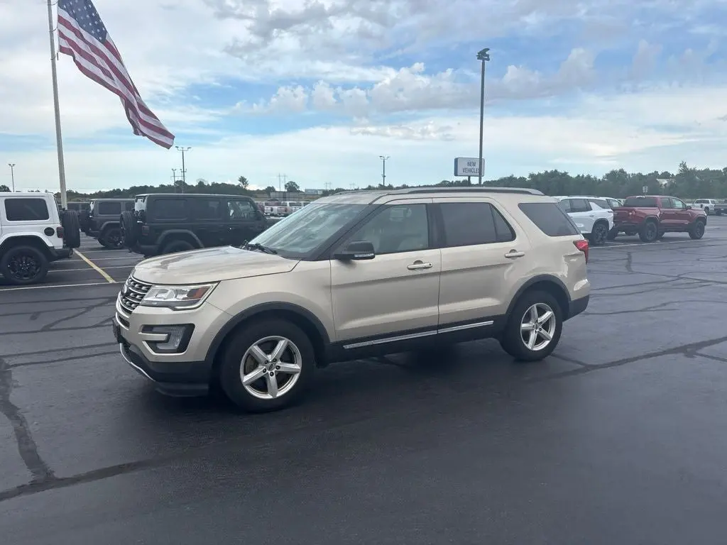 2017 Ford Explorer XLT 4WD photo 3
