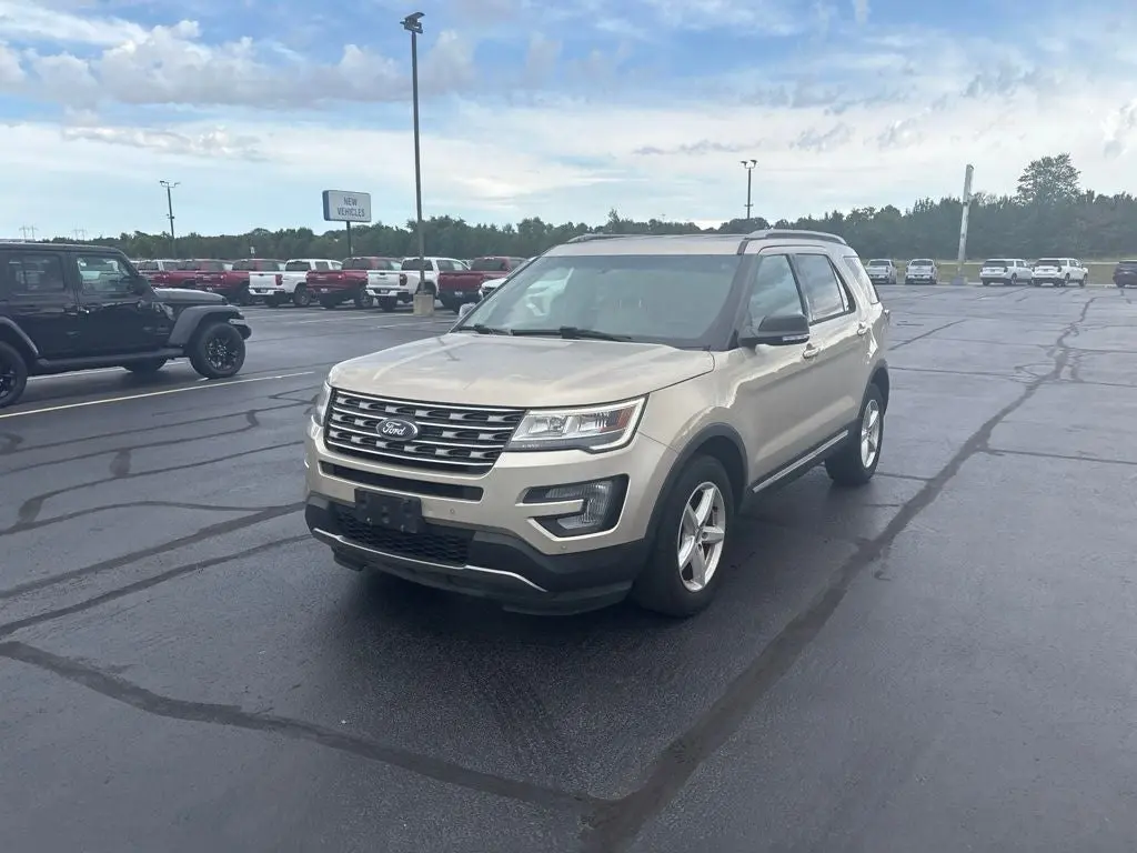 2017 Ford Explorer XLT 4WD photo 5