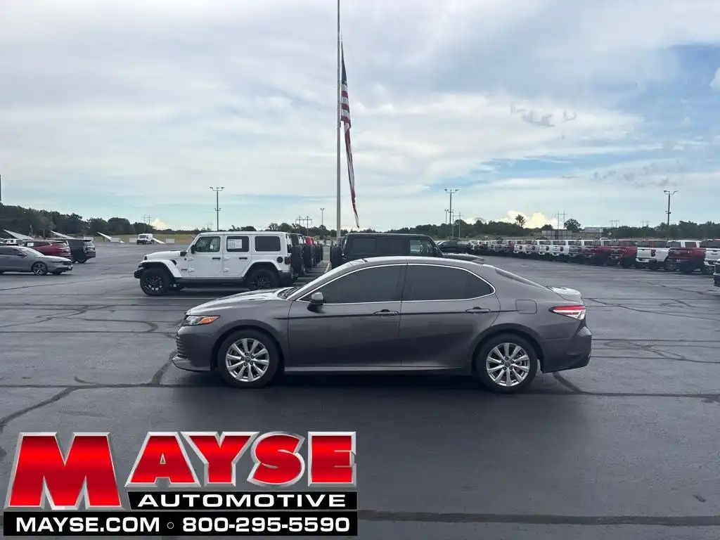 2020 Toyota Camry 2.5 Auto LE's photo