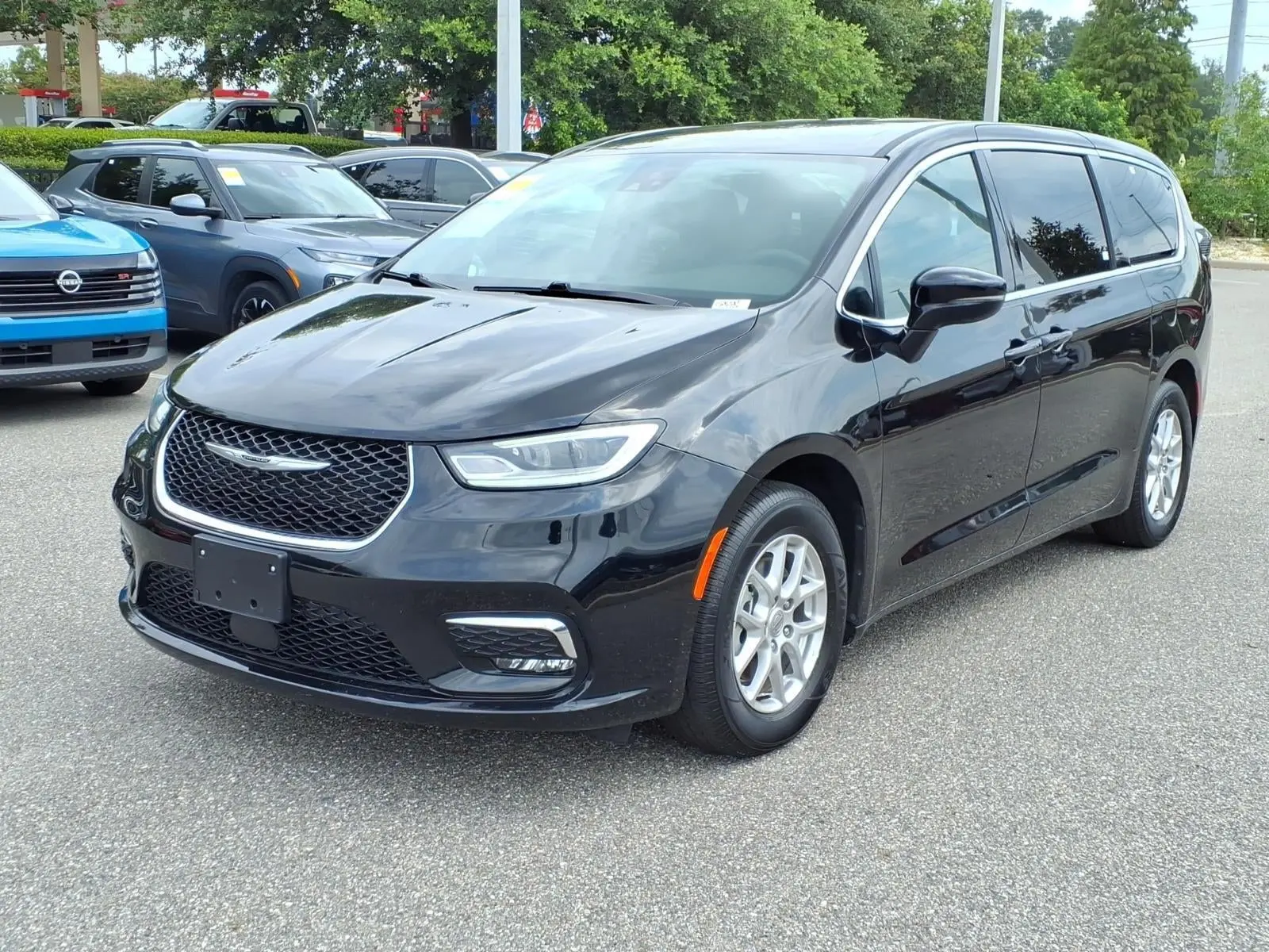 2025 Chrysler Pacifica Select photo 3