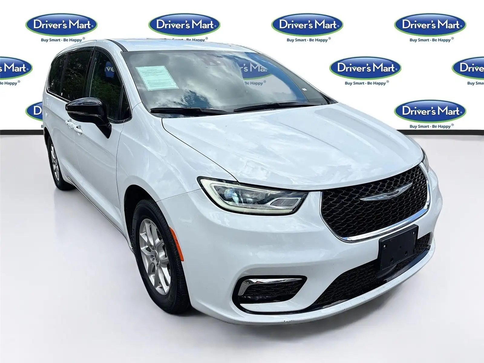 2025 Chrysler Pacifica Select's photo