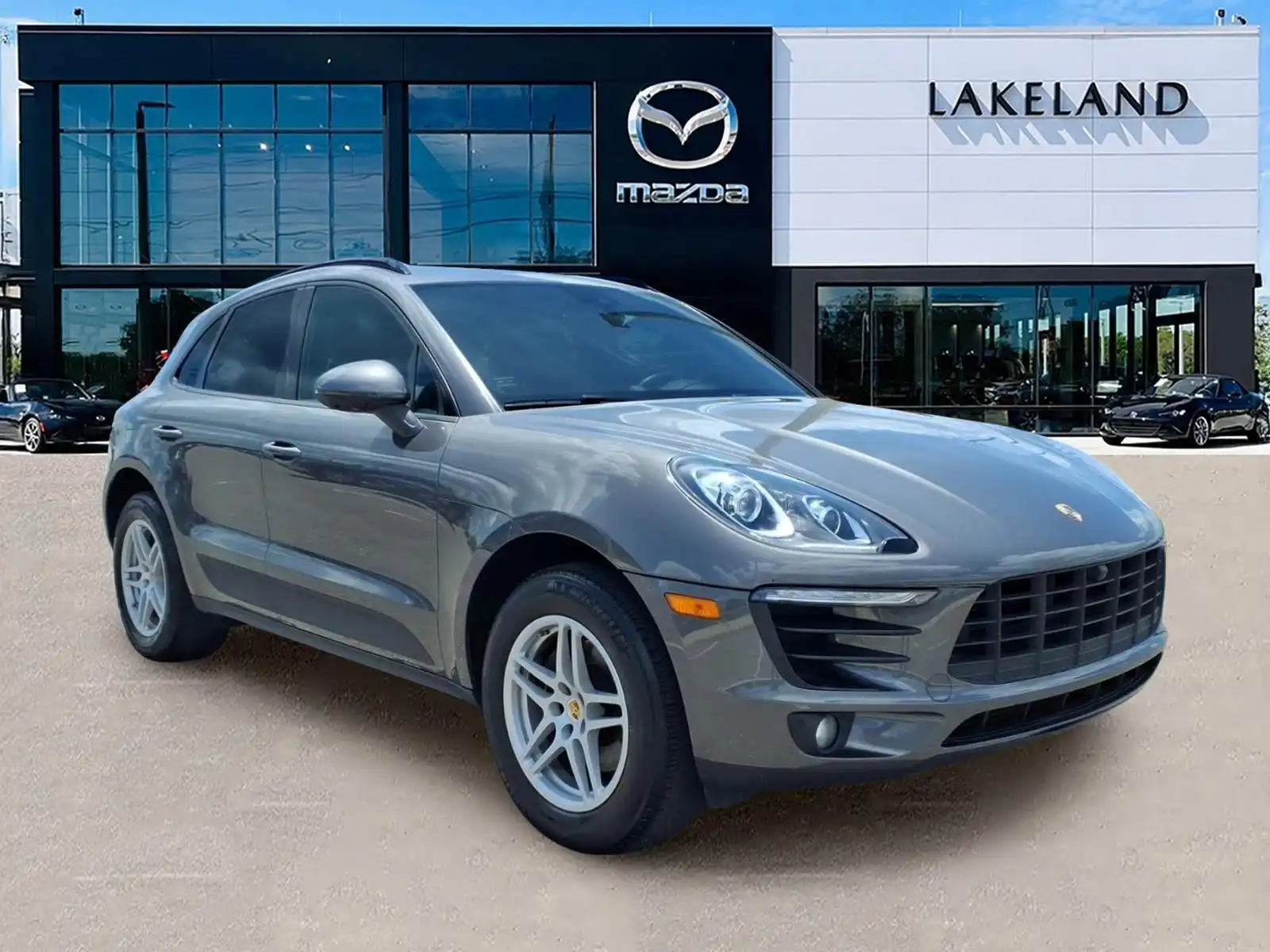 2018 Porsche Macan Base's photo
