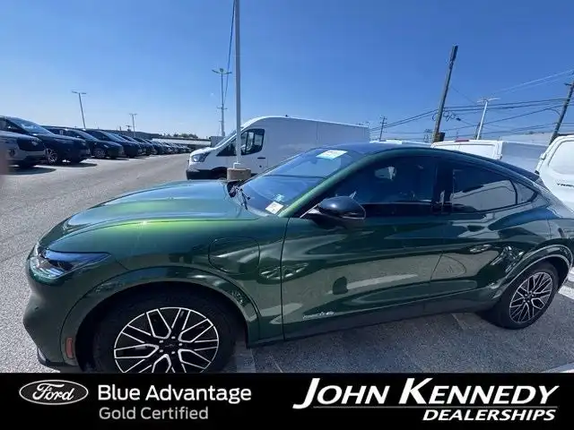 2025 Ford Mustang-Mach-e Premium's photo