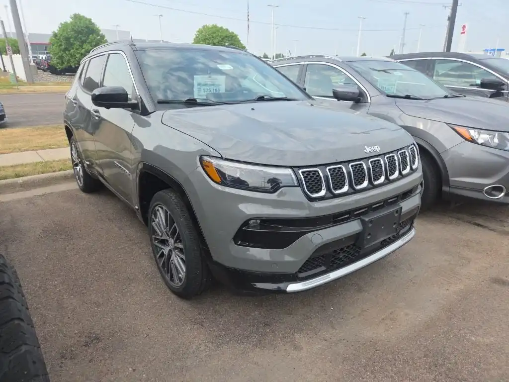 2023 Jeep Compass Limited 4X4's photo