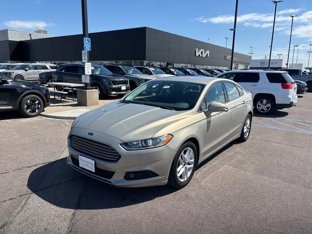 2015 Ford Fusion SE FWD's photo