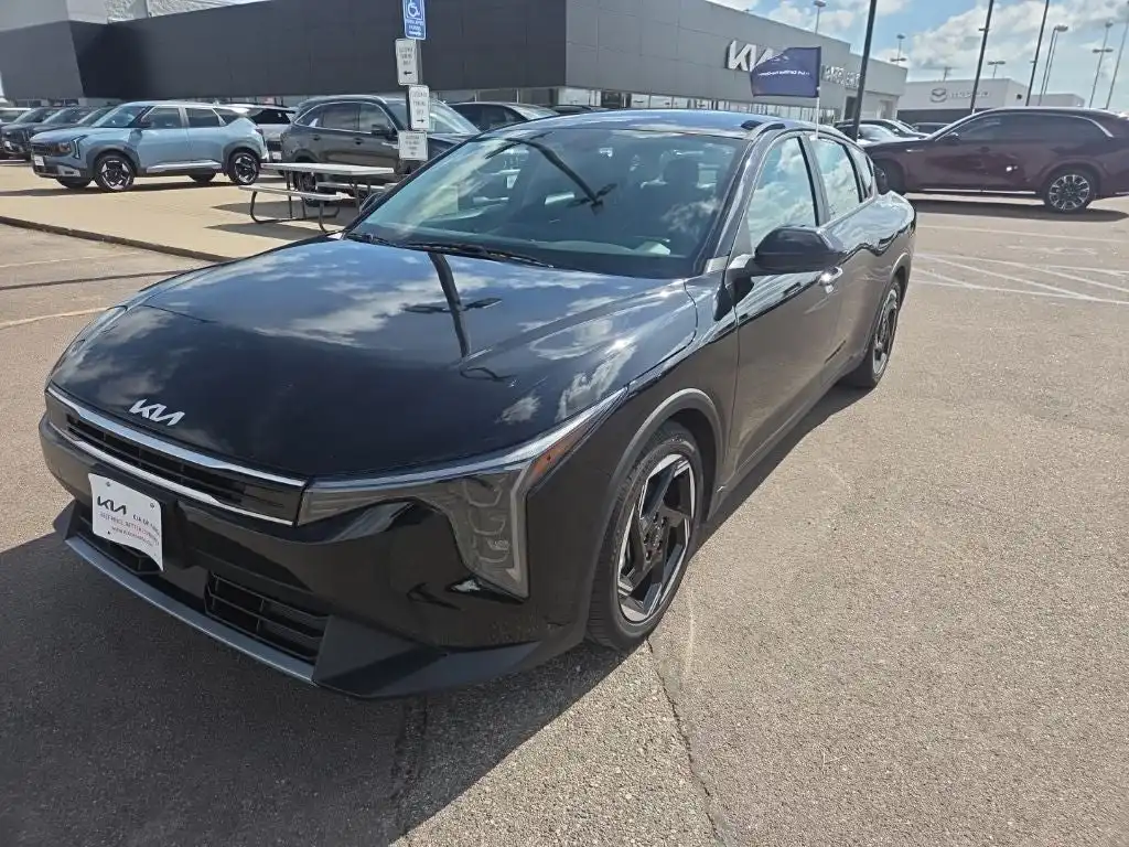 2025 Kia K4 EX AT's photo