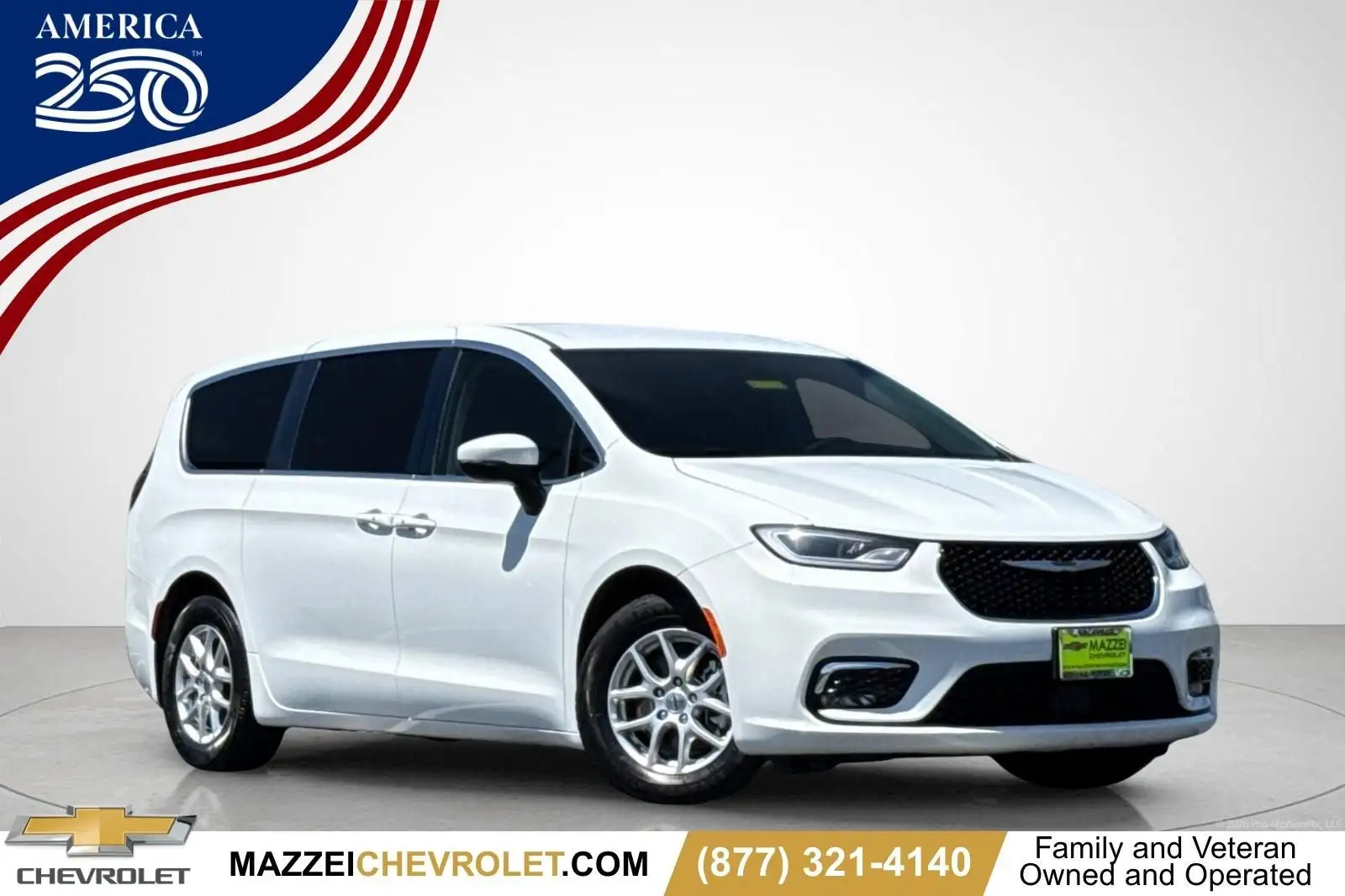 2023 Chrysler Pacifica Touring L's photo