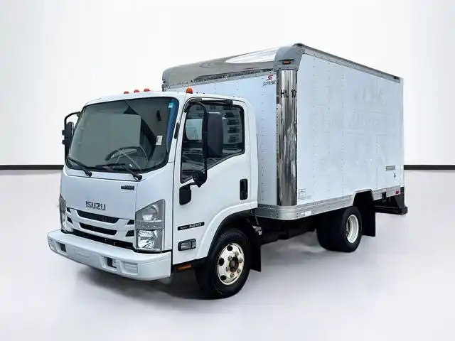 2017 Isuzu NPR's photo