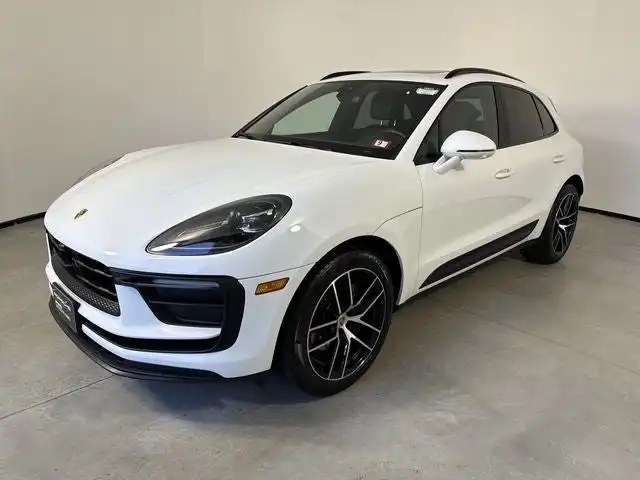 2025 Porsche Macan Base's photo