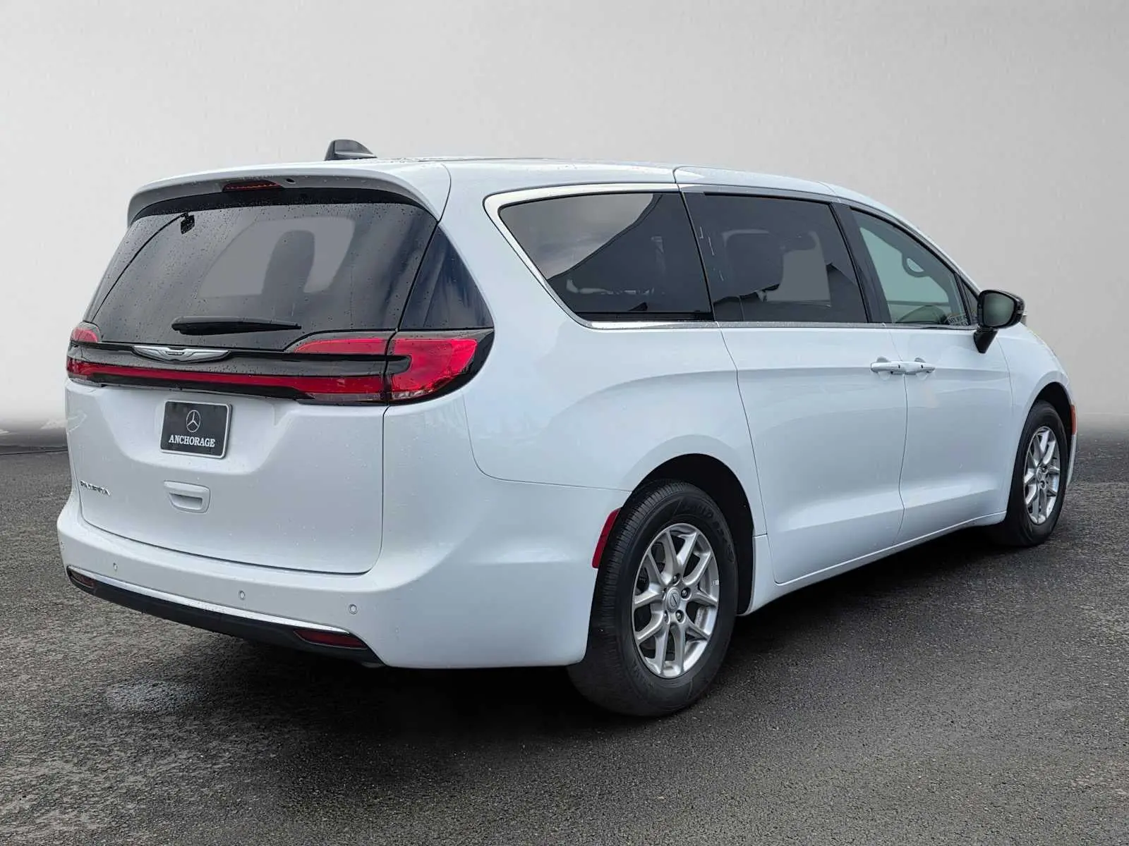 2025 Chrysler Pacifica Select photo 3