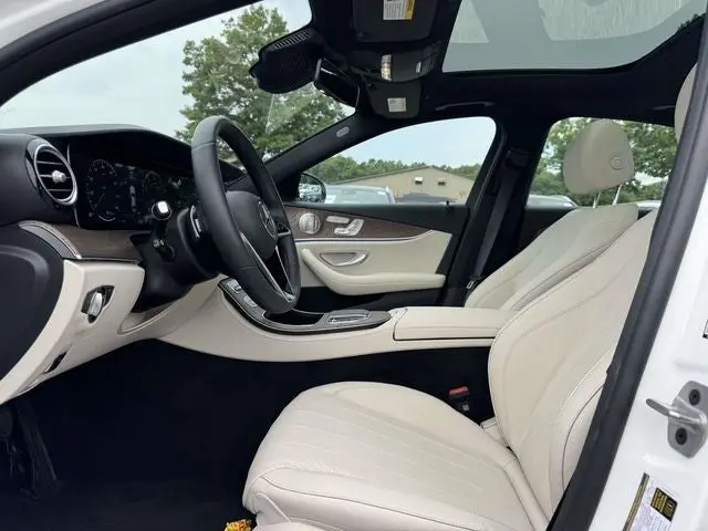 2023 Mercedes-Benz E-Class E450 4MATIC photo 4
