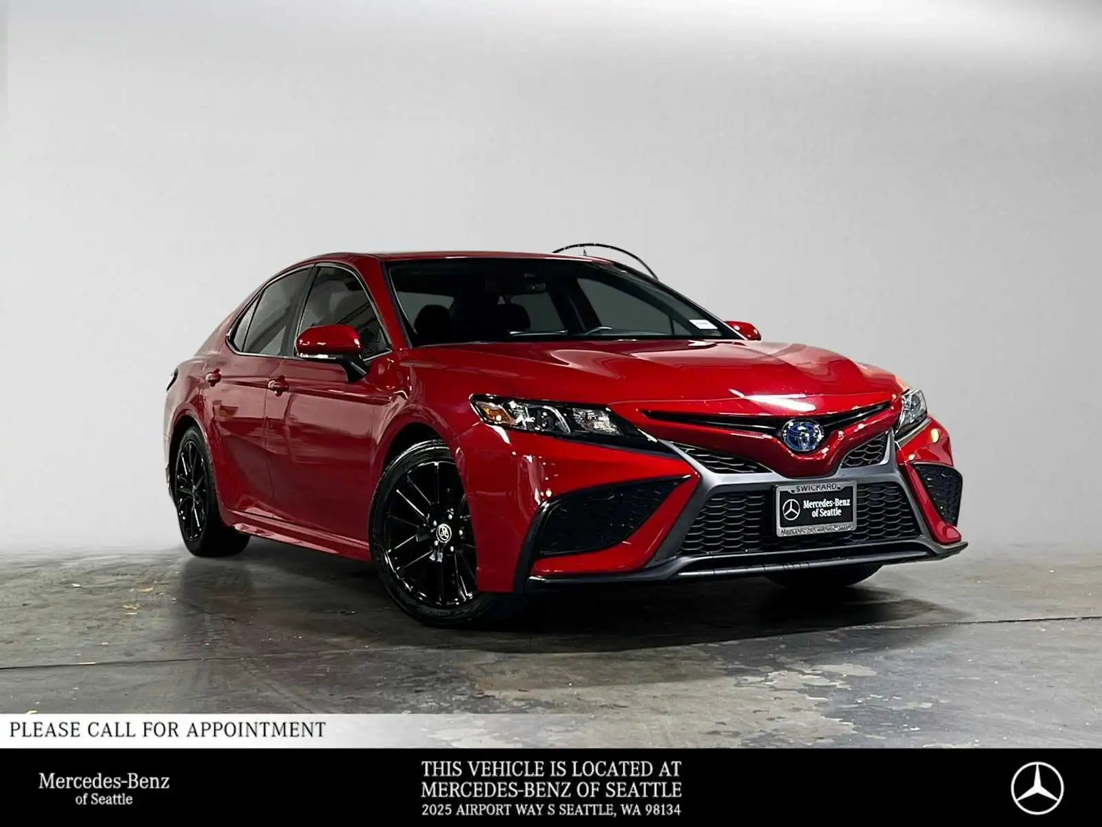 2022 Toyota Camry SE Hybrid's photo