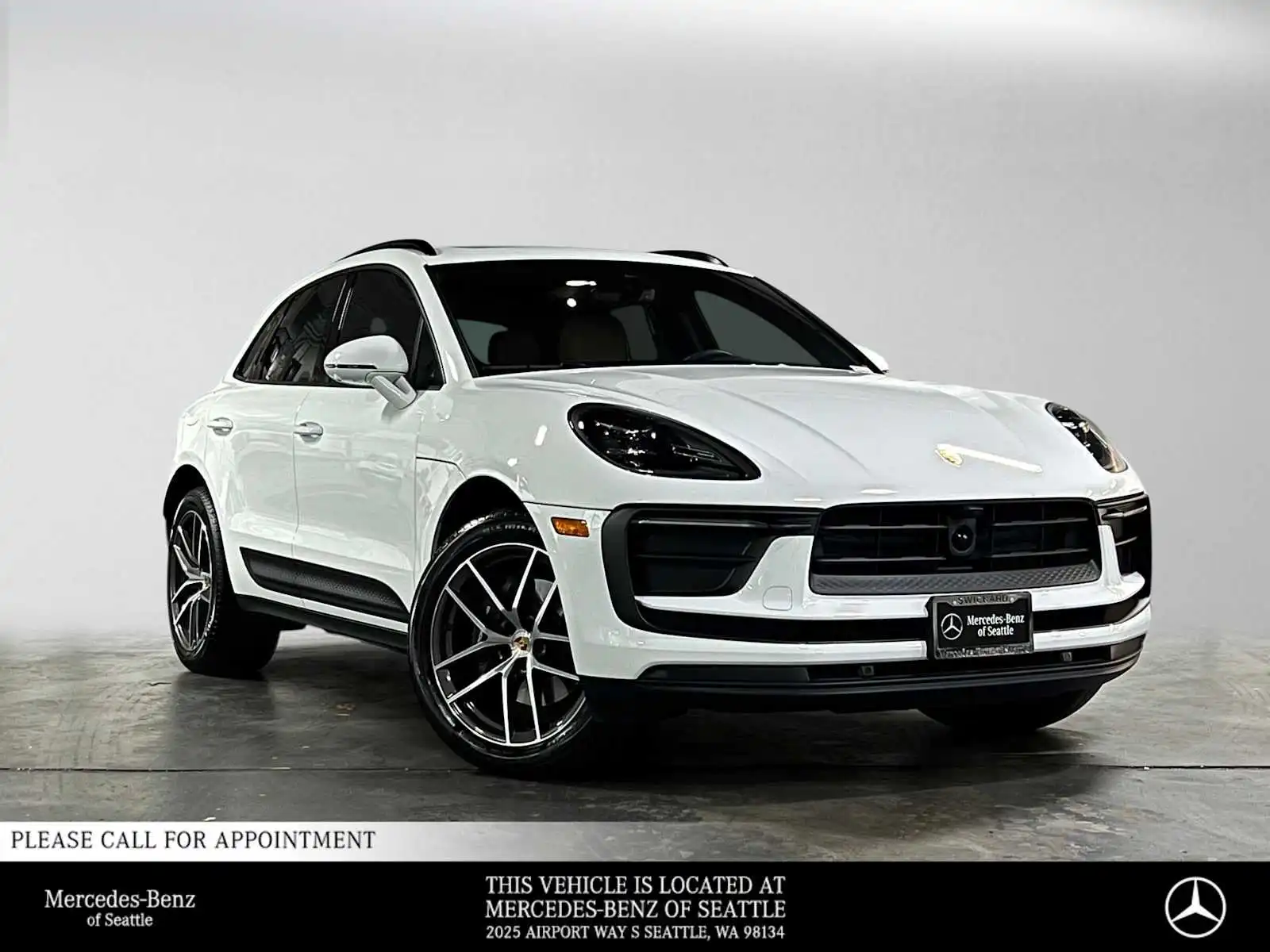 2025 Porsche Macan Base's photo