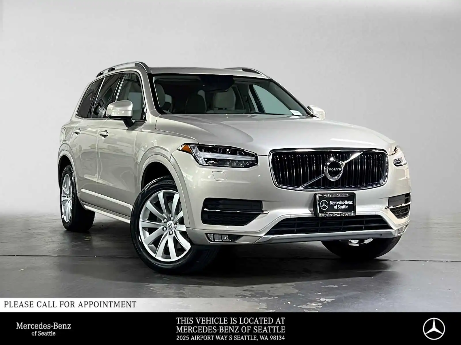 2016 Volvo XC90 T6 AWD Momentum's photo