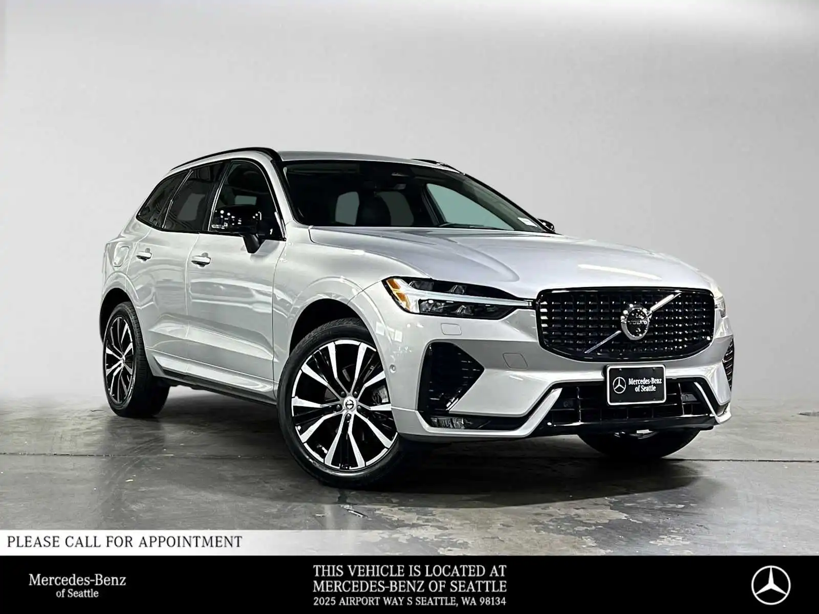 2023 Volvo XC60 B5 Ultimate Dark Theme AWD's photo