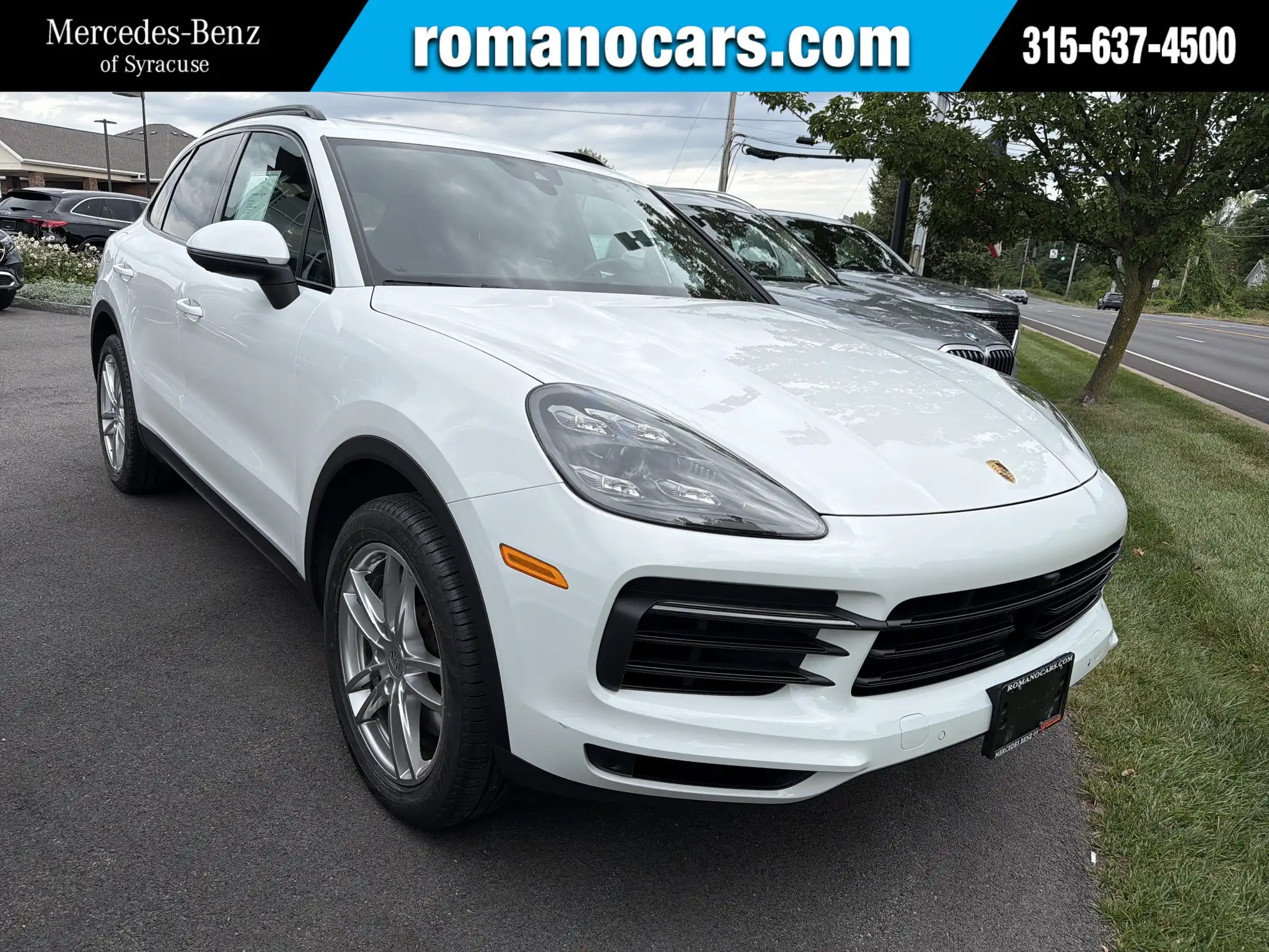 2022 Porsche Cayenne Base's photo
