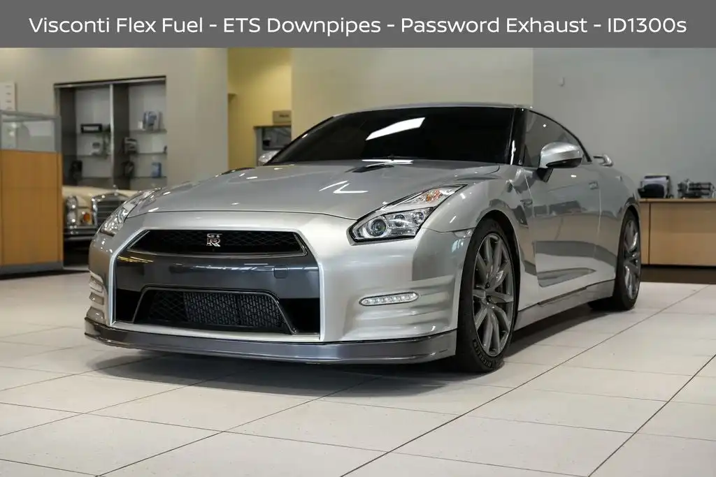 2016 Nissan GT-R Premium's photo