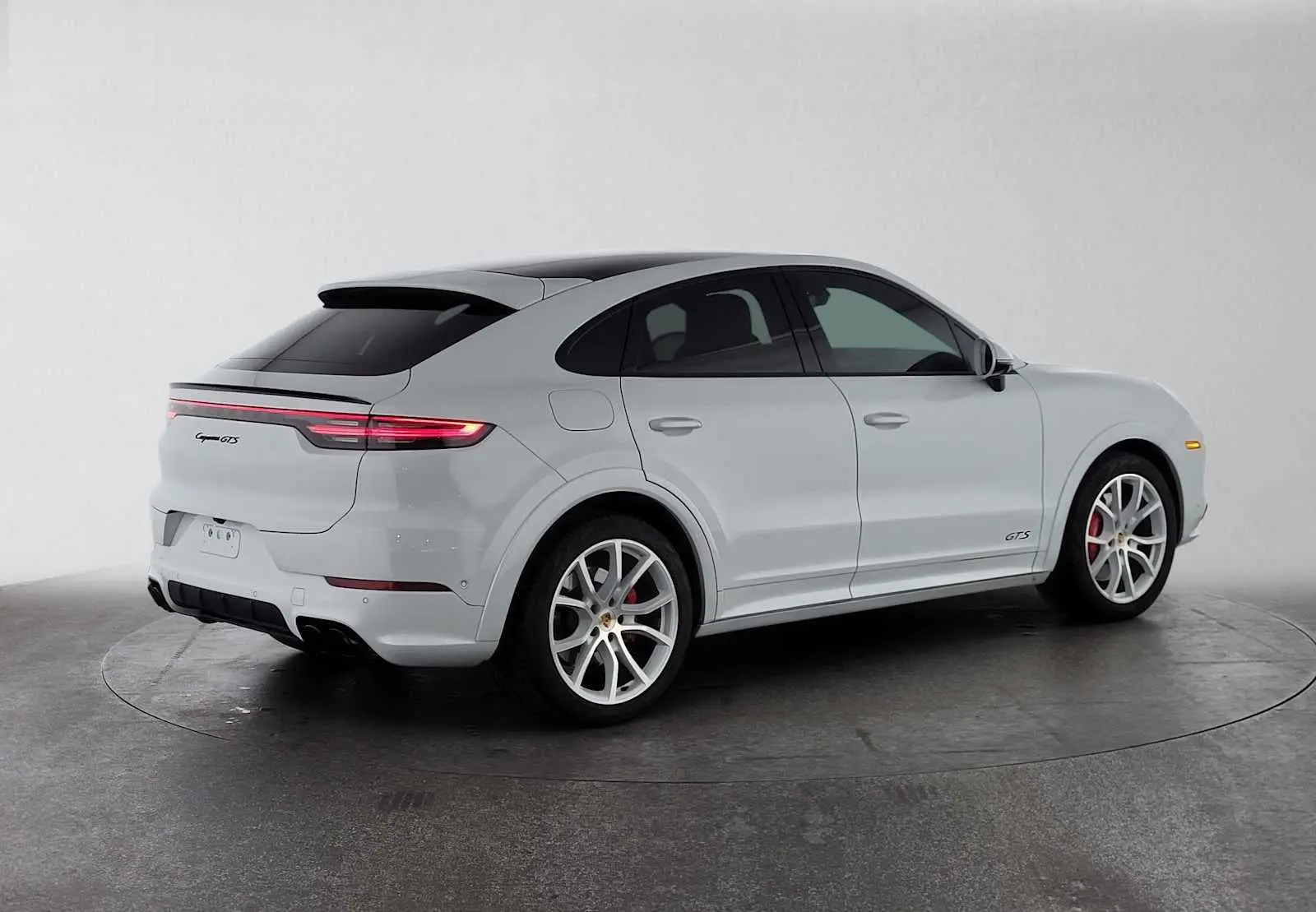 2022 Porsche Cayenne GTS photo 3