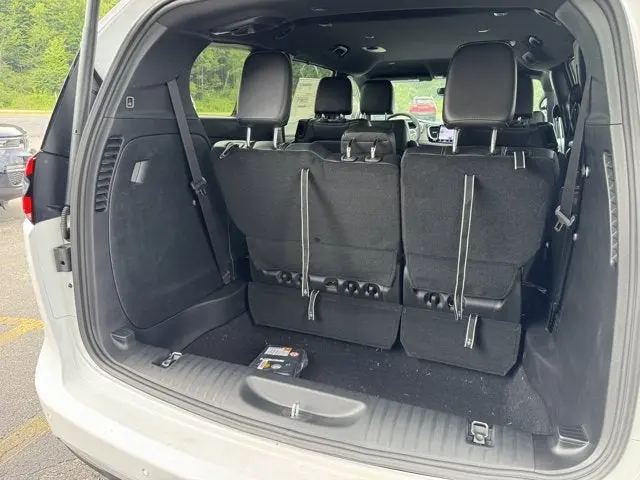 2027 Chrysler Pacifica Select photo 5