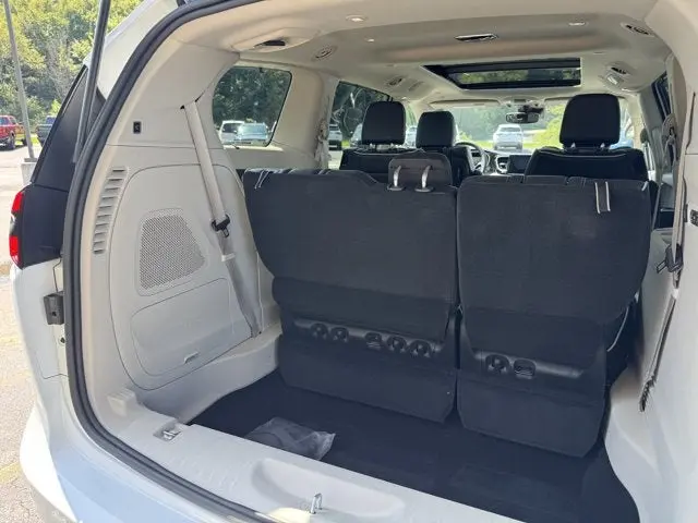 2023 Chrysler Pacifica Limited photo 5