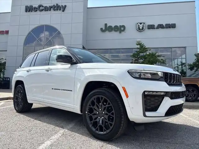 2027 Jeep Grand Cherokee Summit 4WD's photo