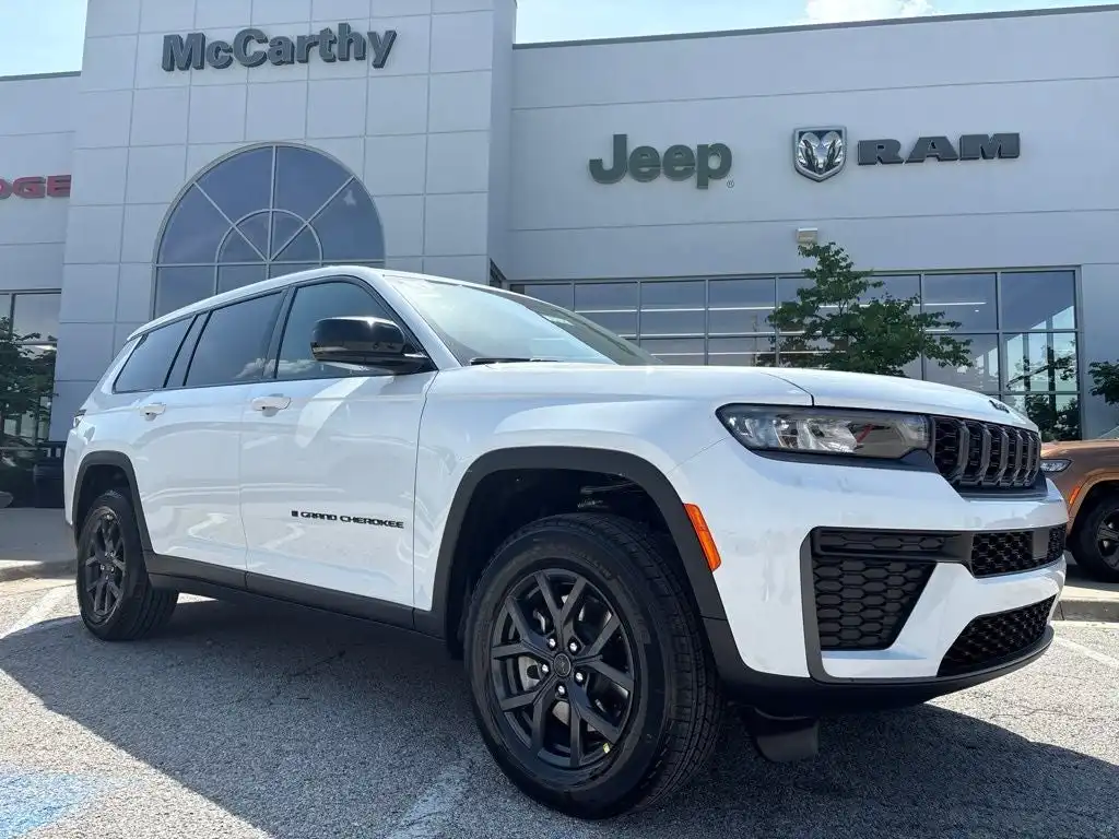 2027 Jeep Grand Cherokee L Laredo Altitude 4WD's photo