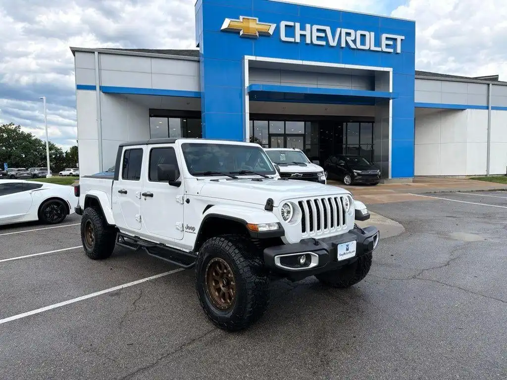 2023 Jeep Gladiator Overland's photo