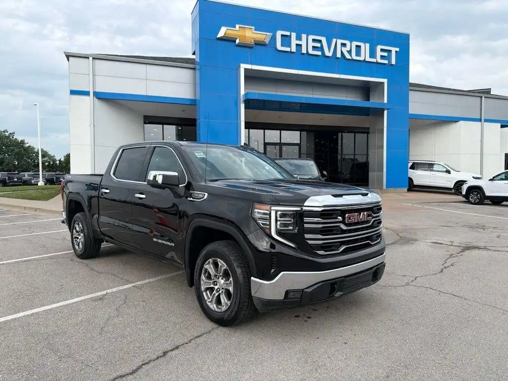 2025 GMC Sierra 4WD Crew Cab Short Box SLT's photo