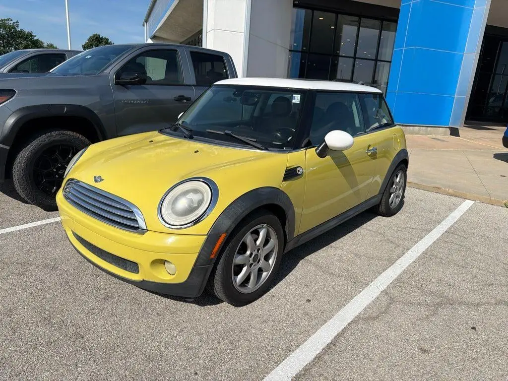 2010 MINI Cooper Base photo 3