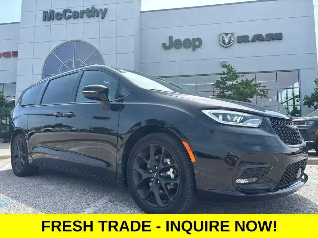 2025 Chrysler Pacifica Limited's photo