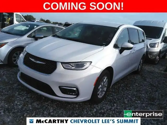 2023 Chrysler Pacifica Touring L photo 1