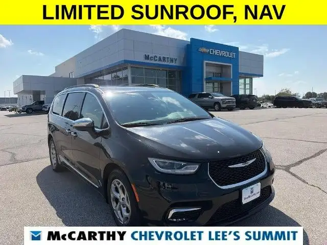 2023 Chrysler Pacifica Limited photo 1