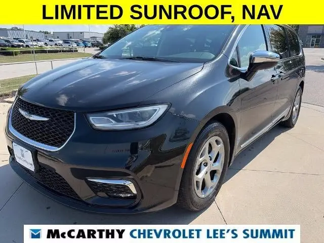 2023 Chrysler Pacifica Limited photo 4