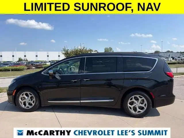2023 Chrysler Pacifica Limited photo 5
