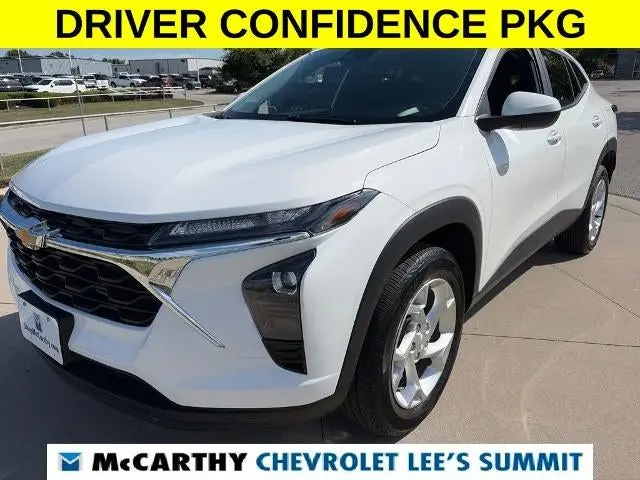 2024 Chevrolet Trax LS photo 4