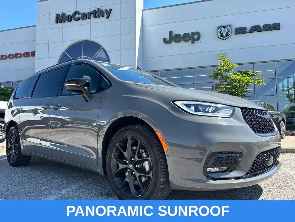 2025 Chrysler Pacifica Limited AWD's photo