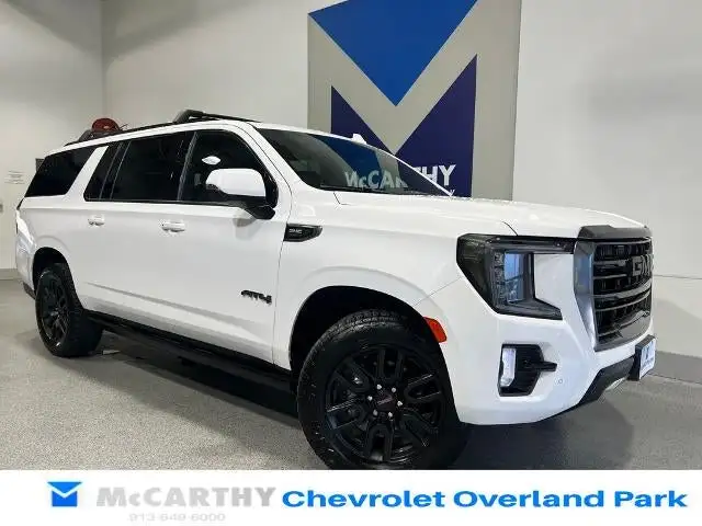 2022 GMC Yukon 4WD AT4's photo